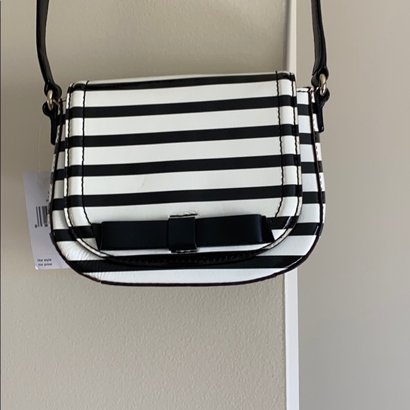 kate spade Handbags - Kate spade Chelsea black and white crossbody bag